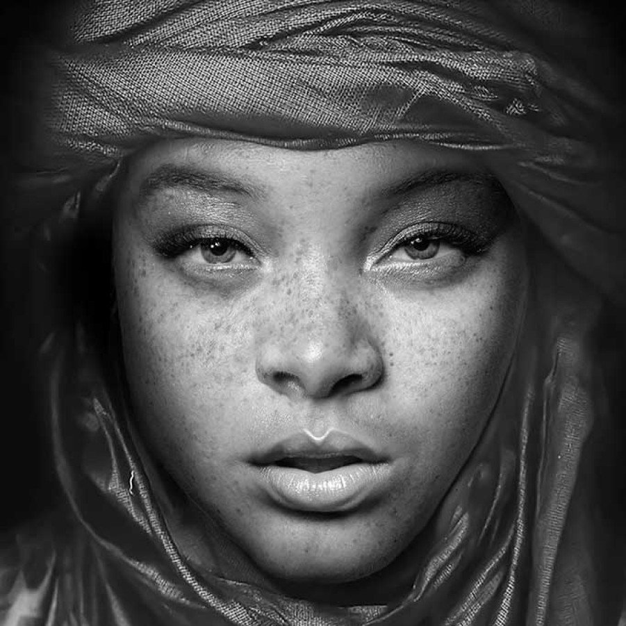 Art Gallery Xiart | Egyptian Girl Black And White