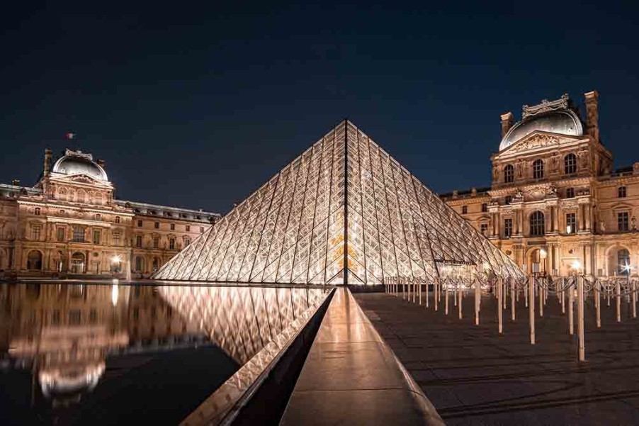 Art Gallery Xiart | The Louvre And Pyramid