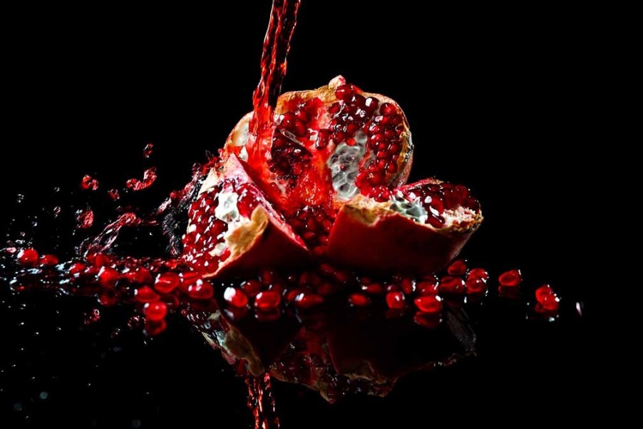 Art Gallery Xiart | Splashing Pomegranate