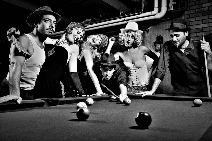 Art Gallery Xiart | Retro People Playing Pool