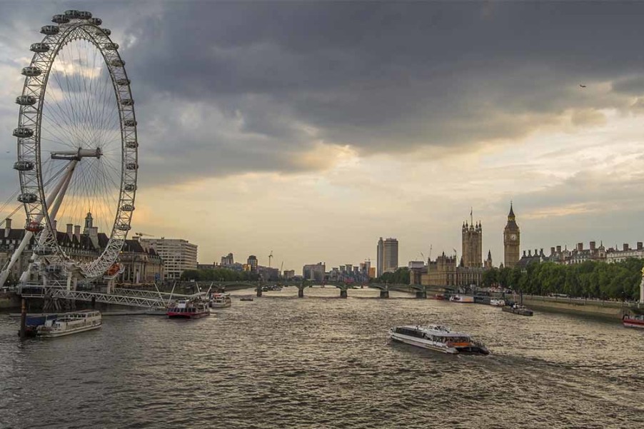 Art Gallery Xiart | London Ferries At Twilight