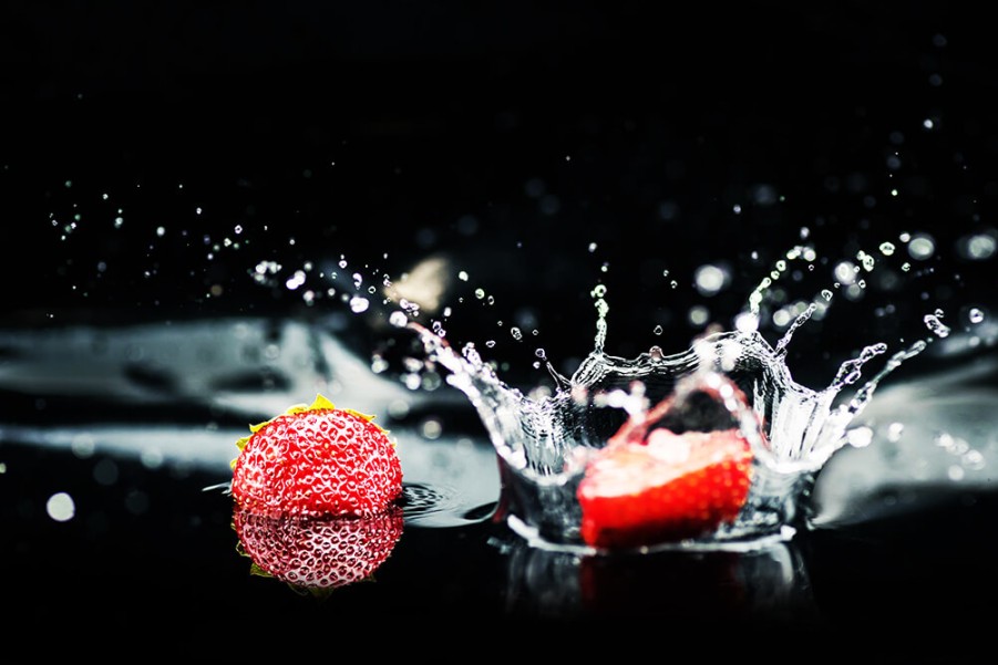 Art Gallery Xiart | Red Fruit Into Water