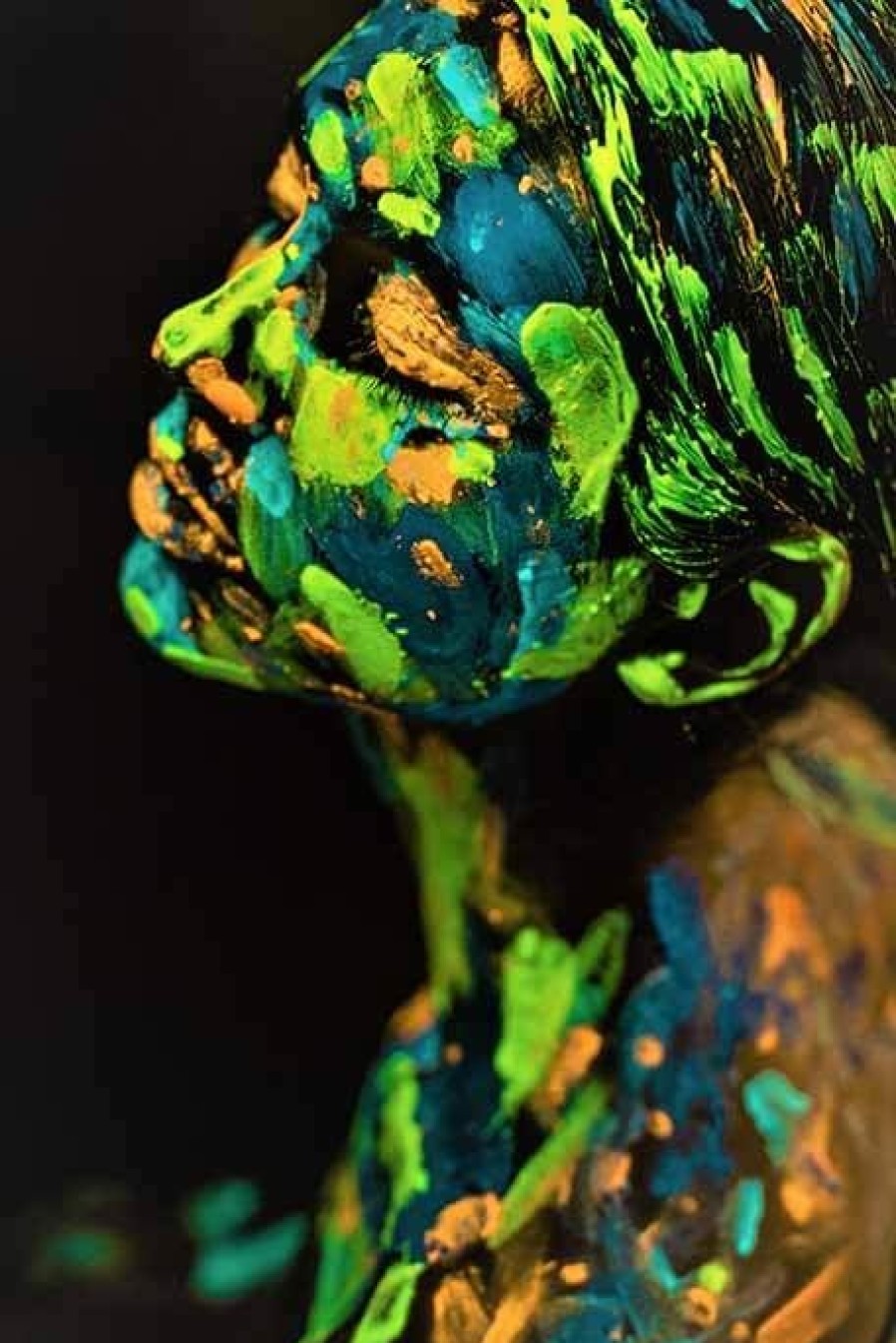 Art Gallery Xiart | Neon Painted Woman