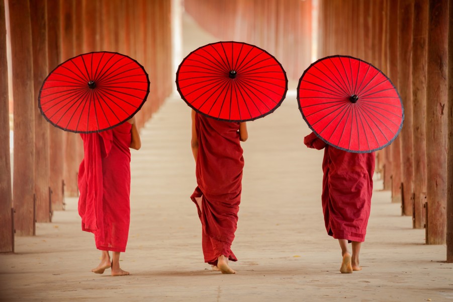 Art Gallery Xiart | Umbrella Monks